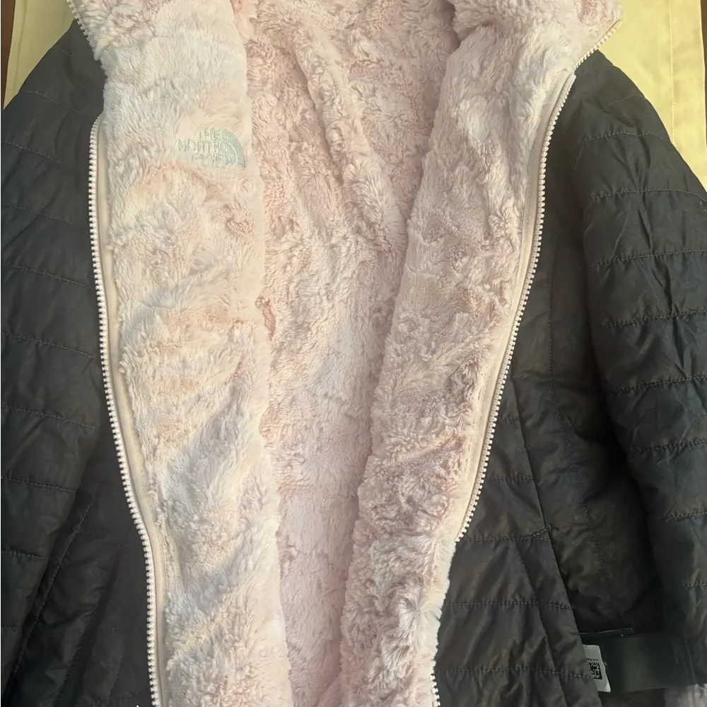North Face Reversible Black and Pink Coat in Girls XL (size 18)